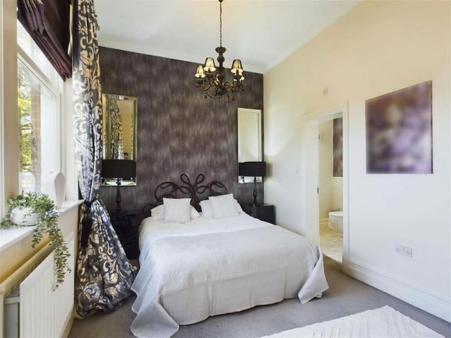 Upmarket Apartment In Ormskirk Exterior photo